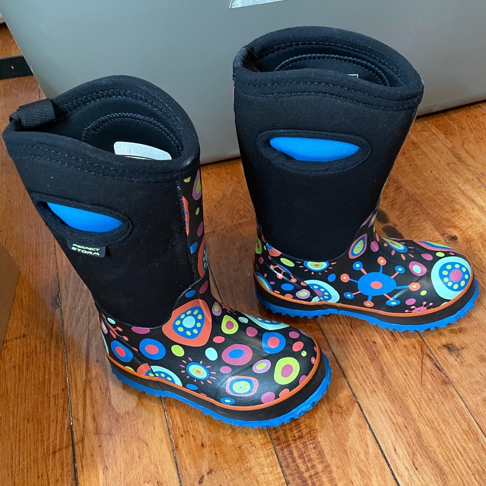 New rain boots with tags